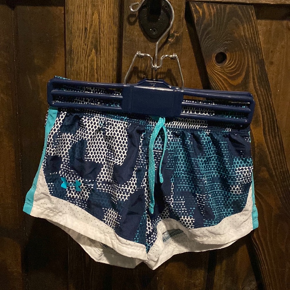 Teal/Navy Under Armour Girls Running Shorts Size YSM